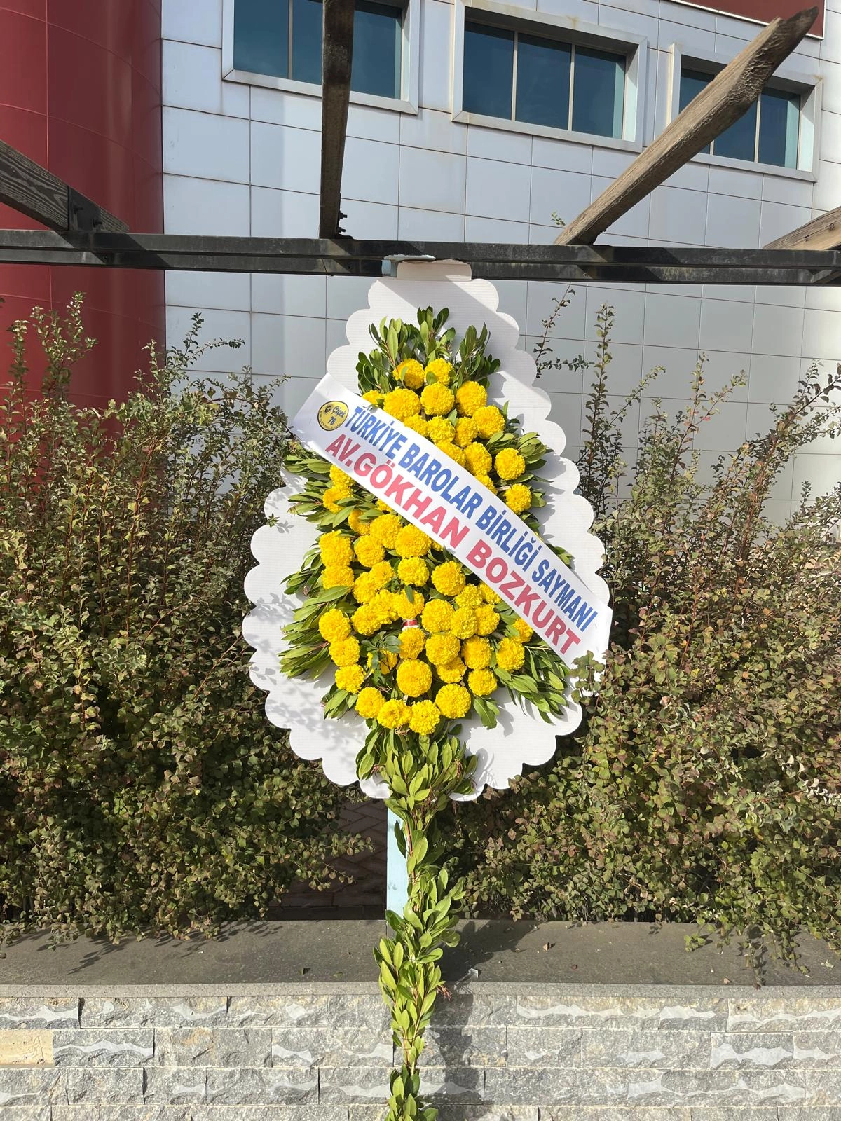 Büyük Boy Sarı Çelenk