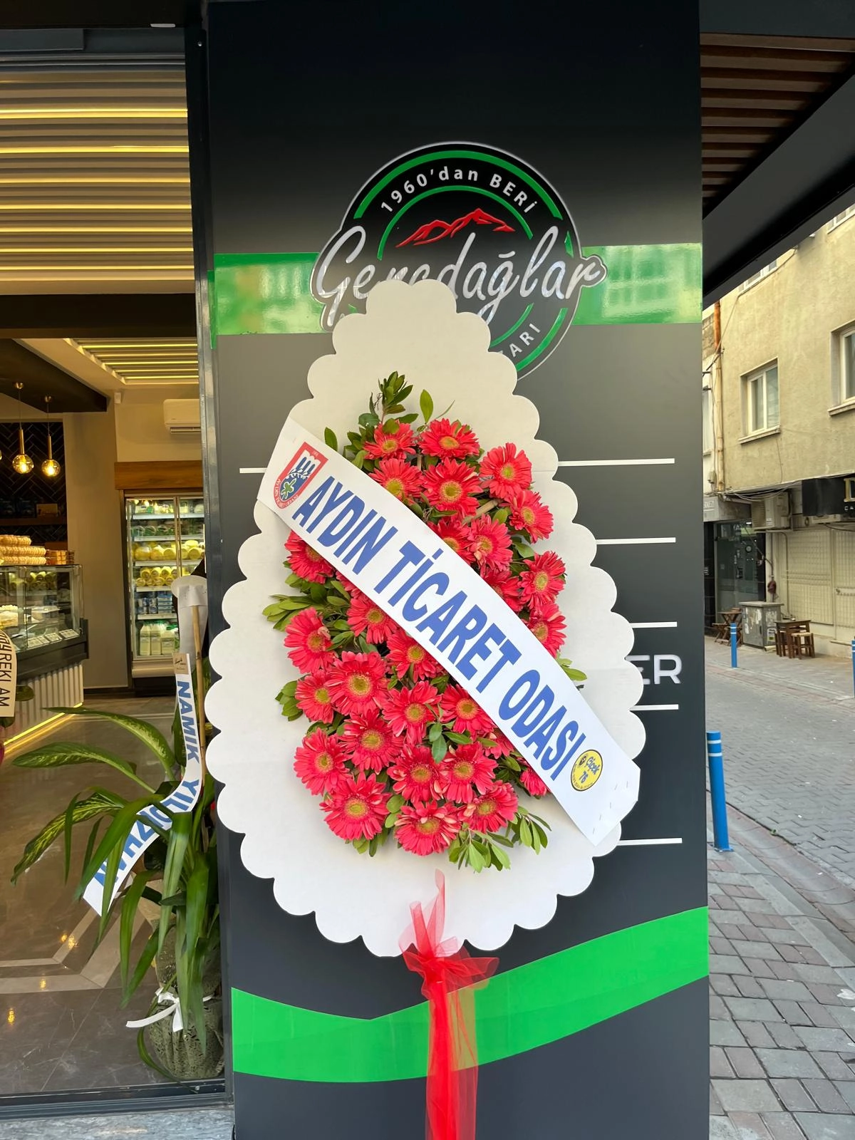 Kırmızı Gerbera Çelenk