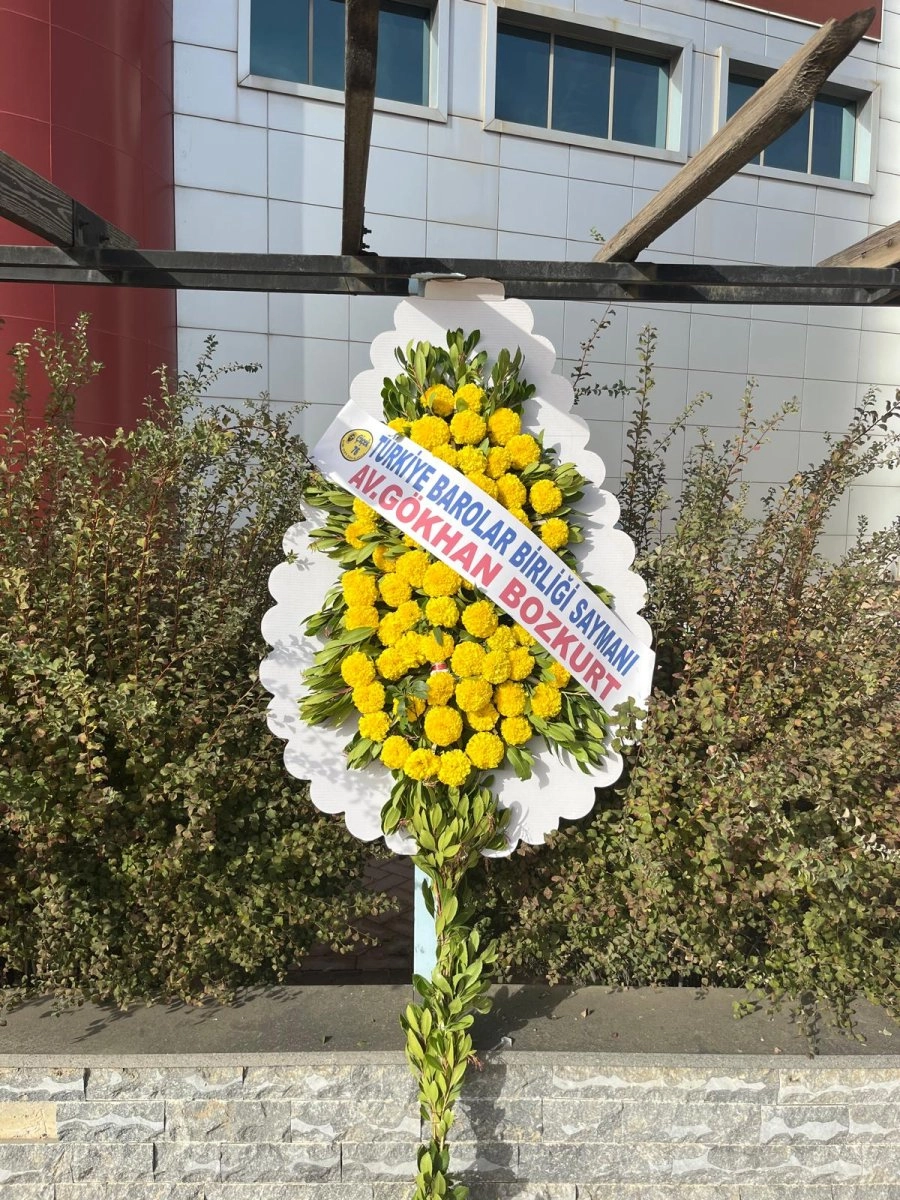 Büyük Boy Sarı Çelenk