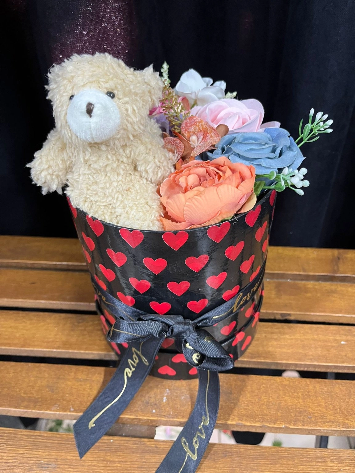 Kutu İçi̇ Yapay Renkli̇ Gül